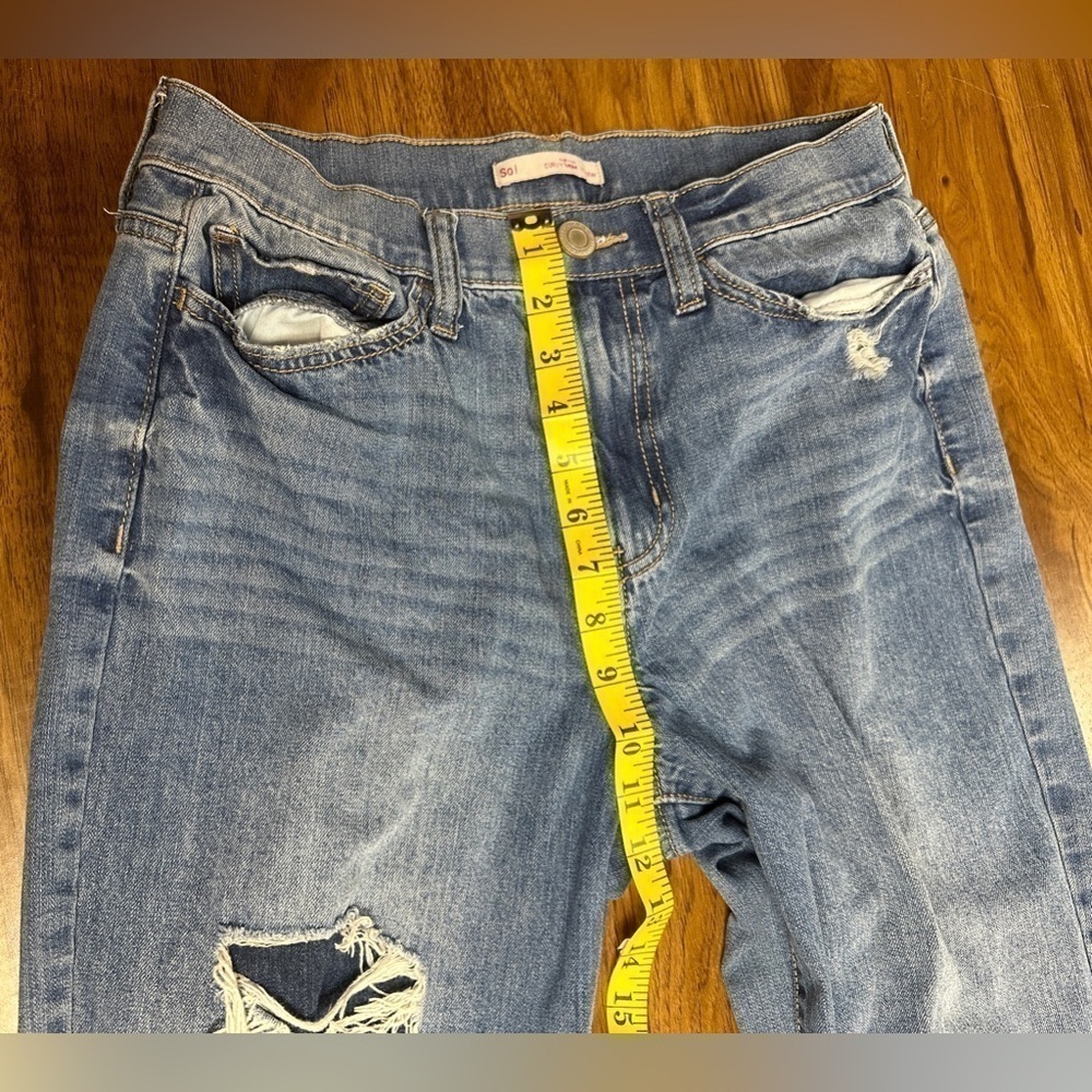 Sol Distressed Cut Out Curvy Mom Jeans High Rise Junior’s Size 7/28W - Picture 5 of 11